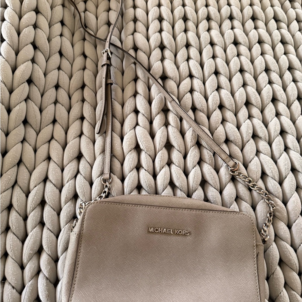 Michael Kors Tan Shoulder Bag Saffiano Leather - Picture 2 of 8